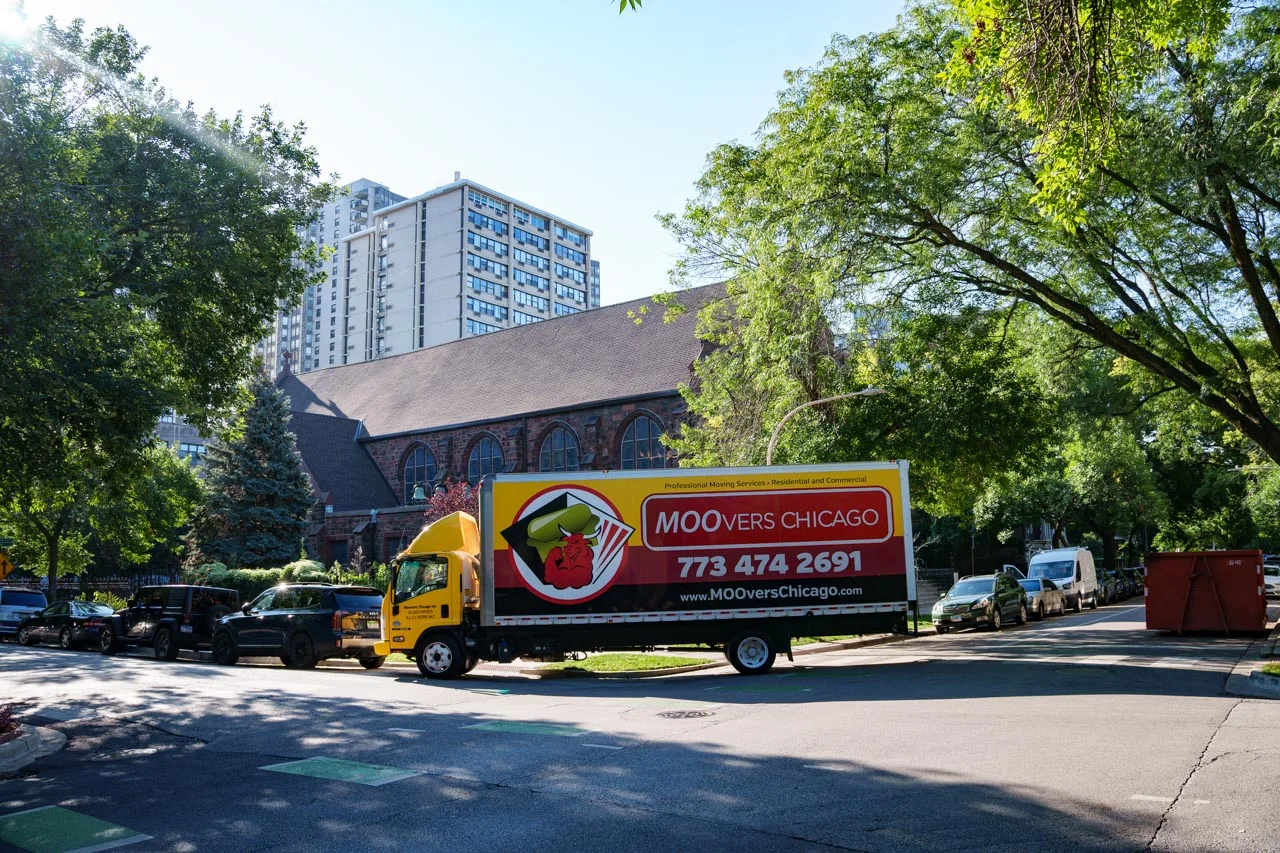 Moovers Chicago Truck in Edgewater Moovers Chicago truck parked in Edgewater, local moving service.