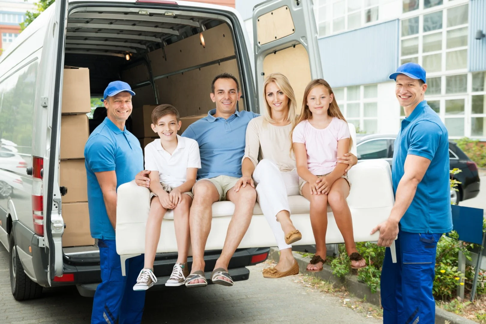 Reliable Chicago Moving Services Family with movers and moving van in Chicago