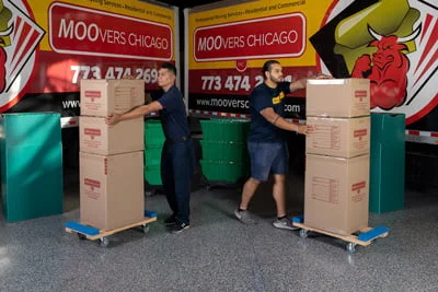Moovers Chicago – Professional Moving Services Moovers Chicago team handling moving boxes, local and long distance moving services.