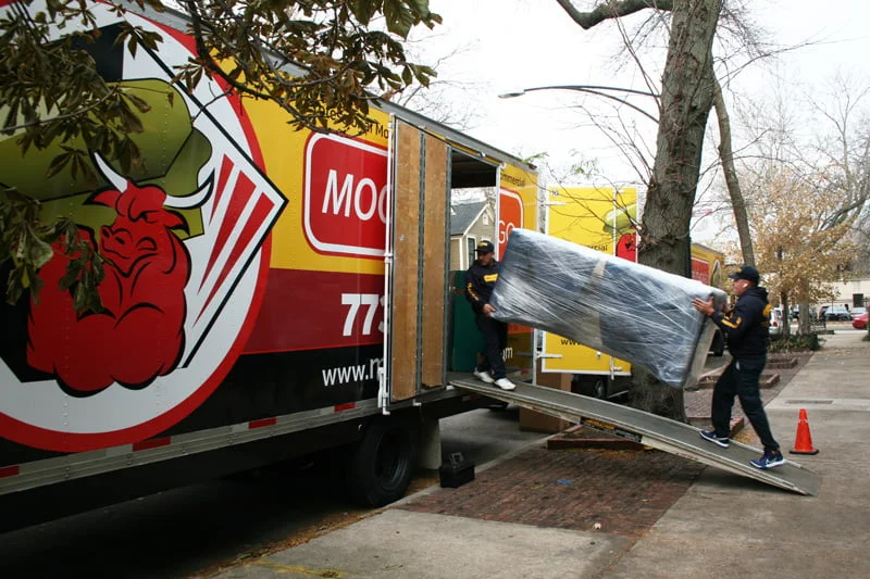 Moovers Chicago – Professional Moving Services Moovers Chicago truck with movers handling furniture.