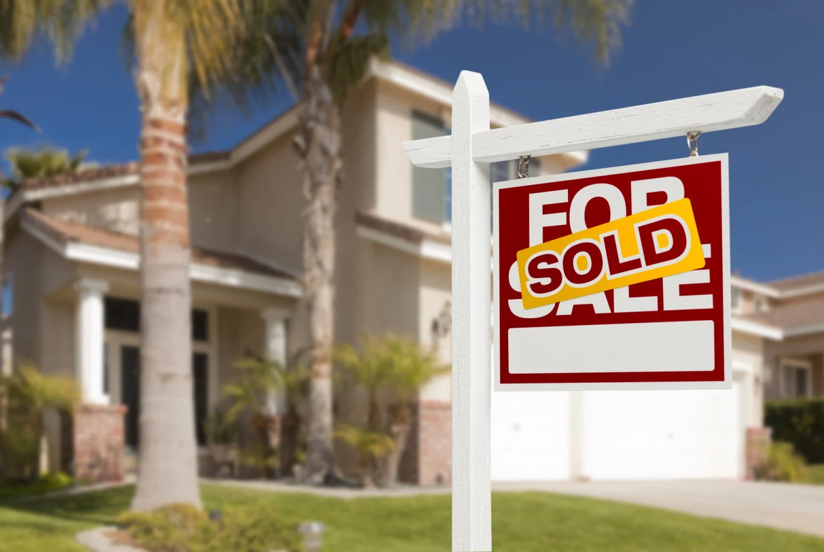 Successful Home Sale and Moving Services Sold sign in front of a house, representing successful moving services.