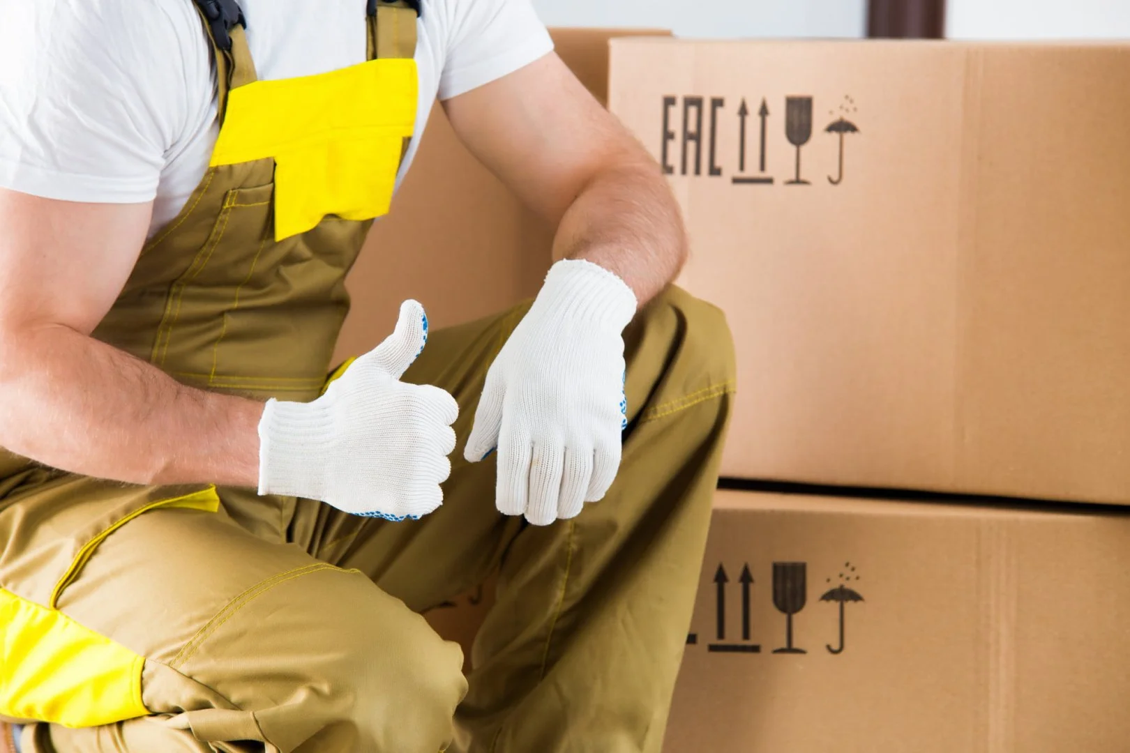 Moovers Chicago – Reliable Moving Services Professional mover giving thumbs up with packed boxes, Moovers Chicago.