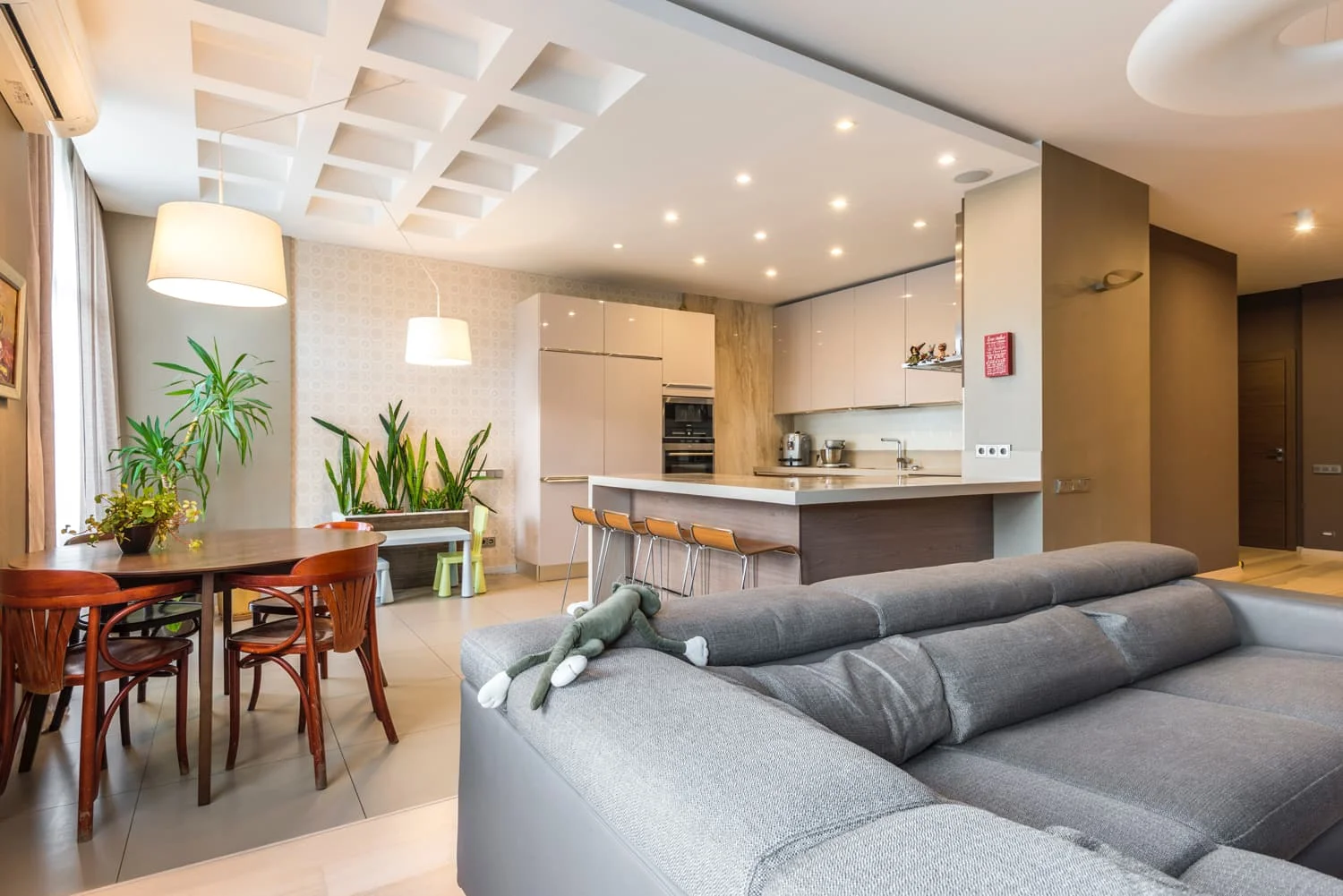 Modern House Interior – Ideal for Moving Services Modern house interior with kitchen and dining area, perfect for movers and moving services.
