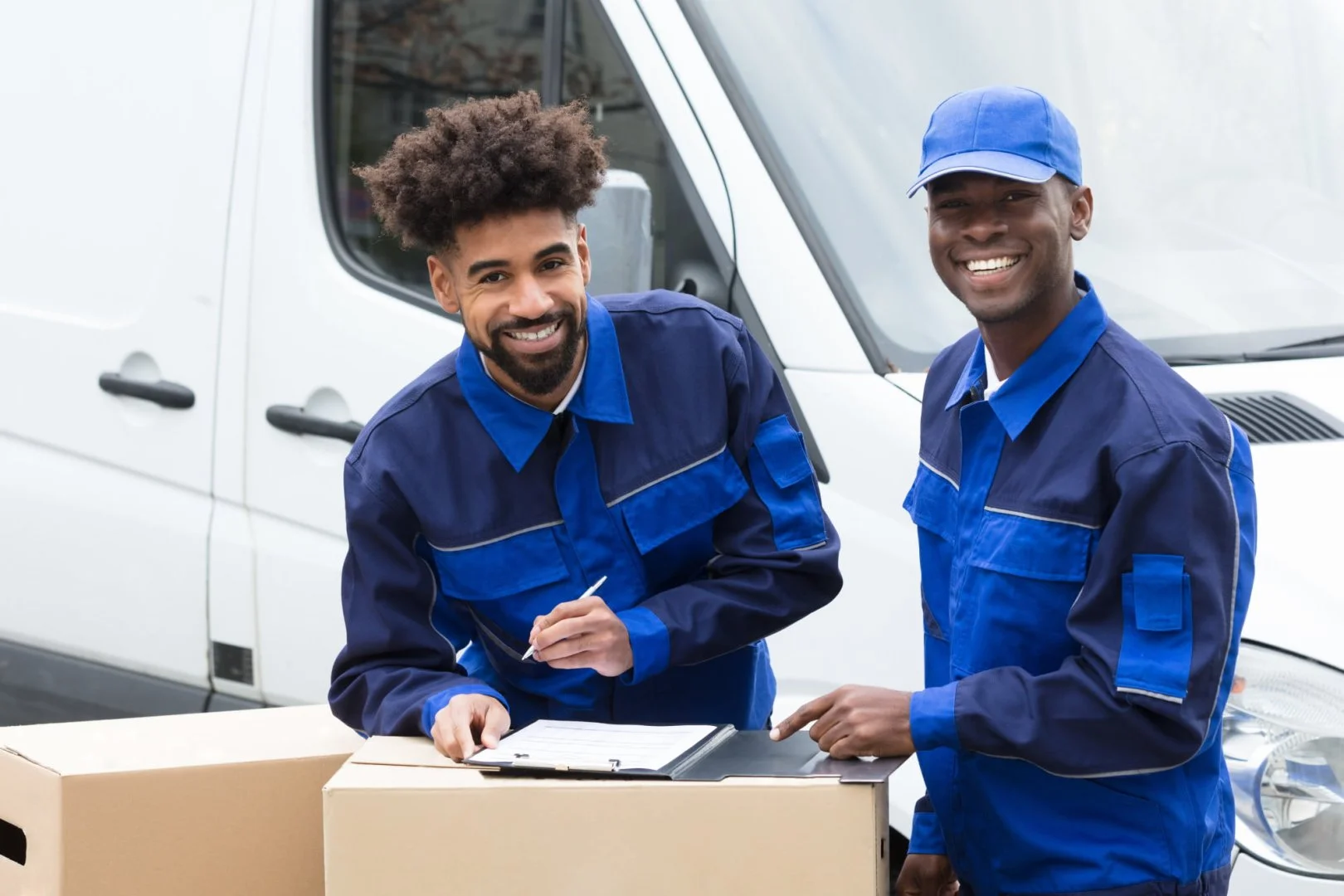 Moovers Chicago – Trusted Moving Services Professional movers in blue uniforms handling boxes, Moovers Chicago.
