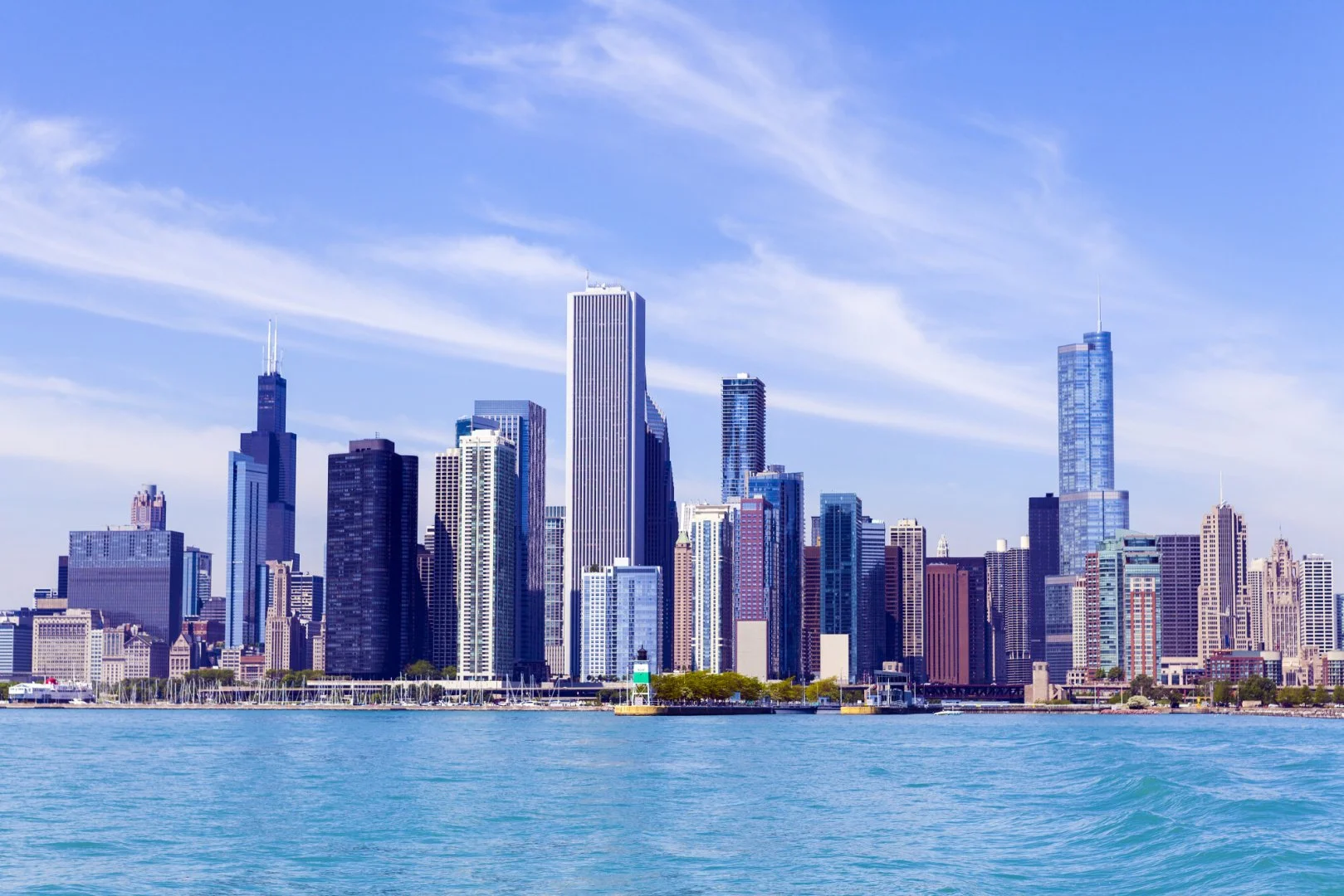 Chicago Skyline – Moovers Chicago Chicago skyline with lake view, ideal for local and long distance moving services.