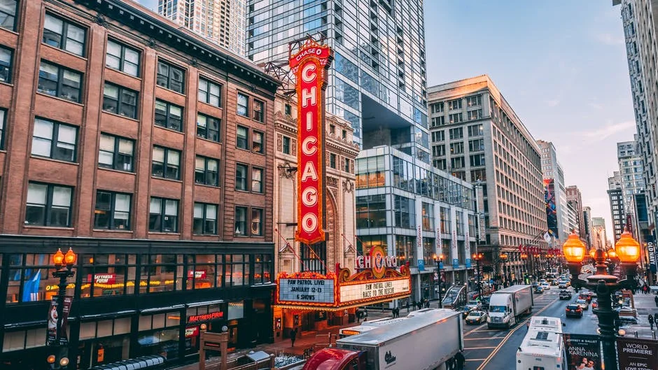 Chicago Downtown – Moovers Chicago Downtown Chicago with iconic theater, ideal for local and long distance moving services.