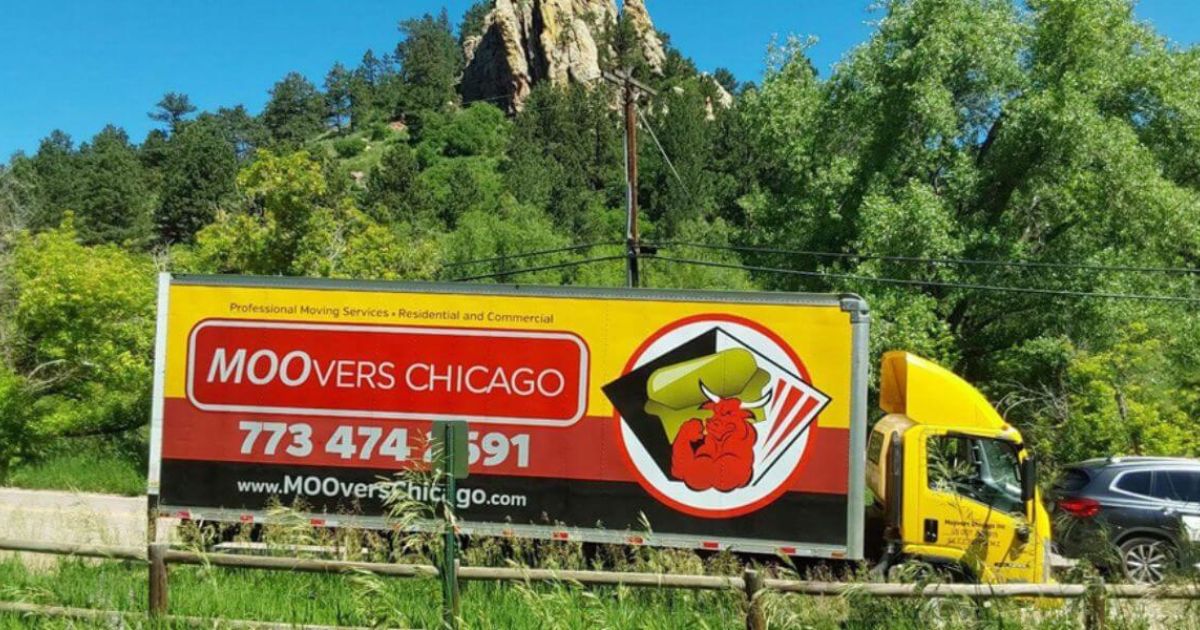 Moovers Chicago moving truck – business moving companies providing office relocation and business moving services in Chicago