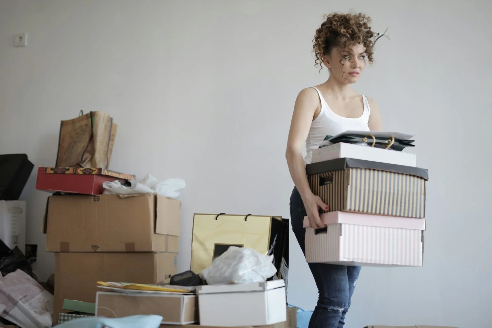 Moving in Chicago Woman carrying boxes while moving in Chicago.