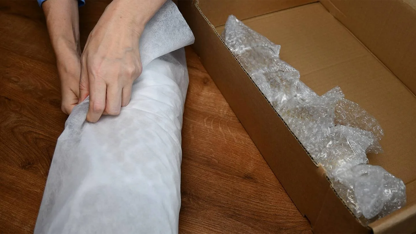 Packing Knives Safely for Moving Packing knives for moving with bubble wrap and paper.