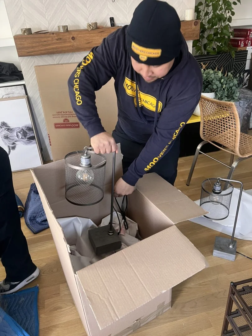 Moovers Chicago – Expert Packing Services Moovers Chicago employee packing a lamp for moving services.