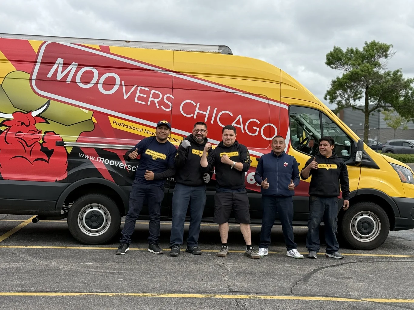 Moovers Chicago – Professional Moving Services Moovers Chicago team in front of branded moving van, offering local and long distance moving services.
