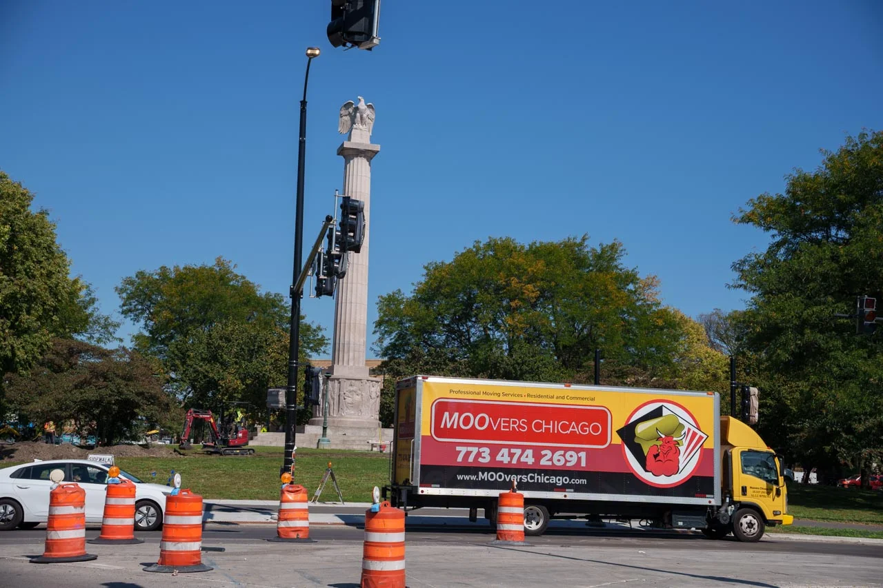 Moovers Chicago Truck in Logan Square Moovers Chicago truck in Logan Square, local and long distance moving services.