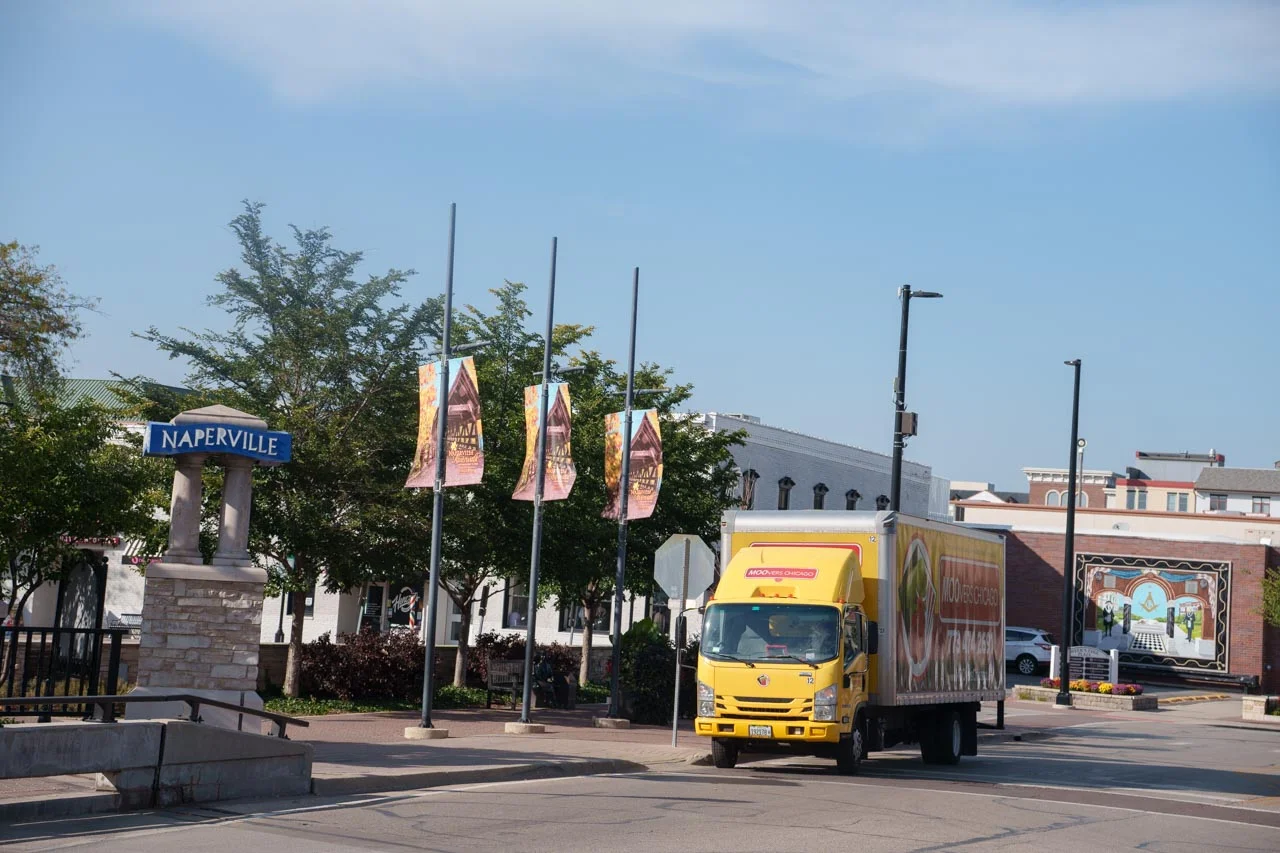 Moovers Chicago truck in Naperville, local moving service.