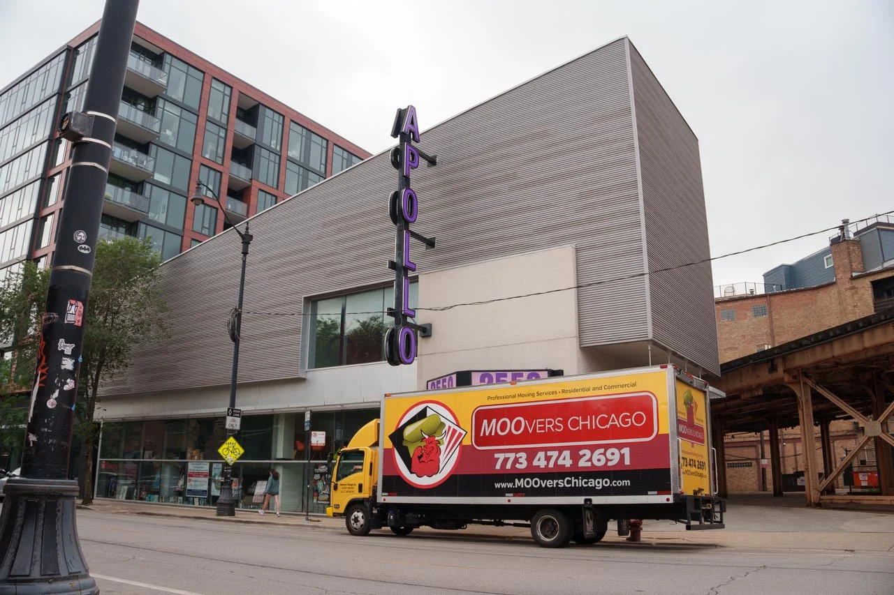 Moovers Chicago Truck in Lincoln Park Moovers Chicago truck parked in front of a modern building in Lincoln Park.