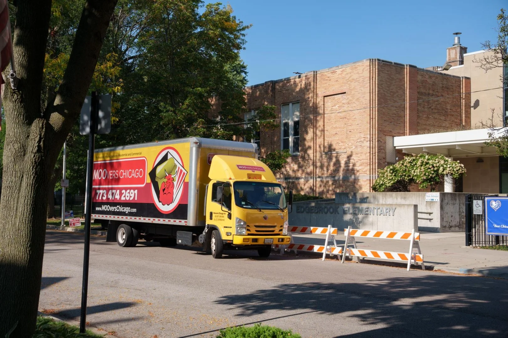 Moovers Chicago Moving Truck Moovers Chicago moving truck parked near a building, offering local and long-distance moving services in Edgebrook, Chicago, IL..