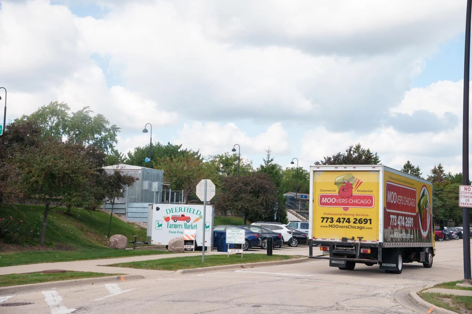 Moovers Chicago Truck in Deerfield Moovers Chicago truck in Deerfield, local moving services in Deerfield, IL.