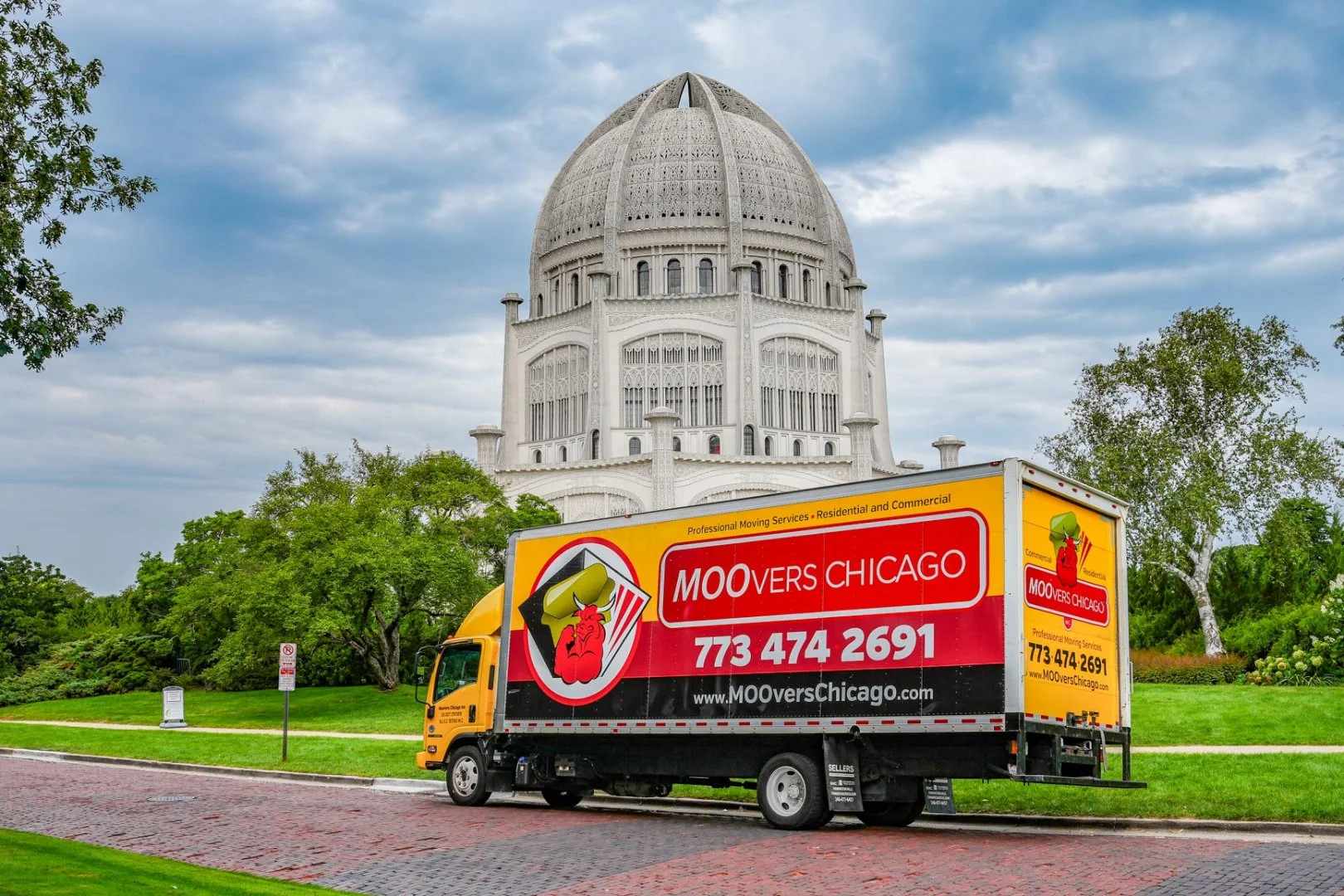 Moovers Chicago Truck at Historic Site Moovers Chicago truck in front of a historic building in Wilmette, IL, offering local and long distance moving services.