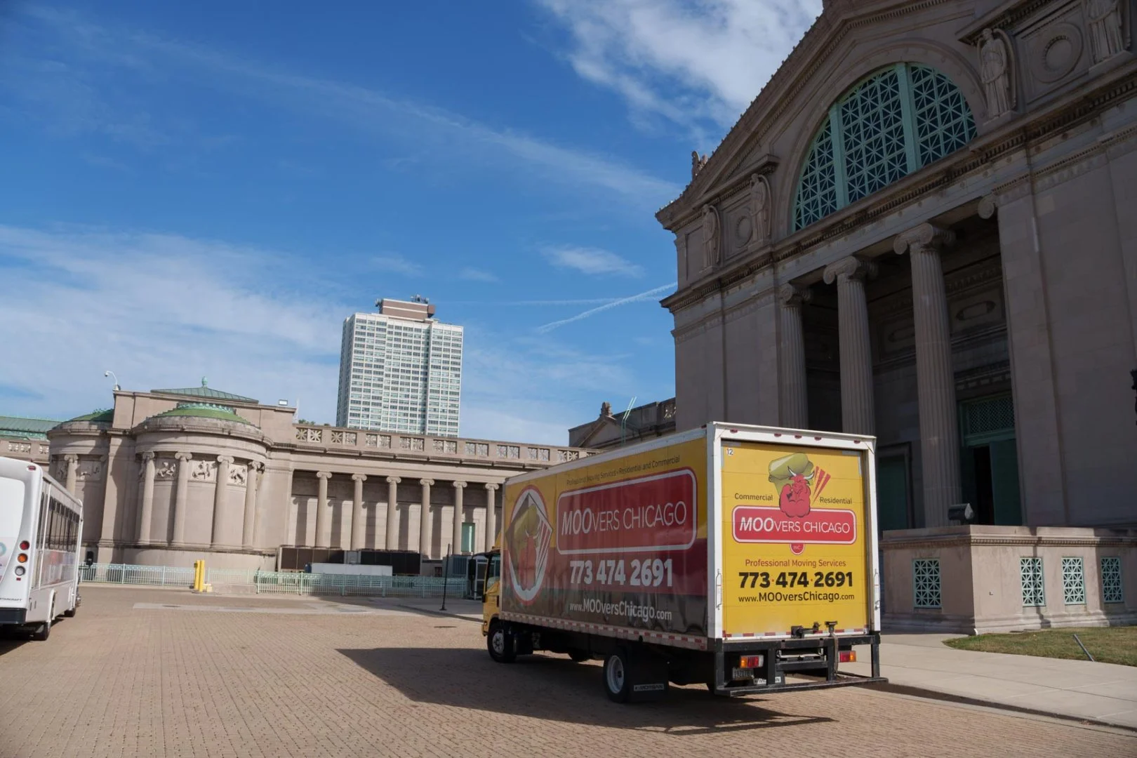 Moovers Chicago Truck in Hyde Park Moovers Chicago truck parked in Hyde Park, offering local and long distance moving services.