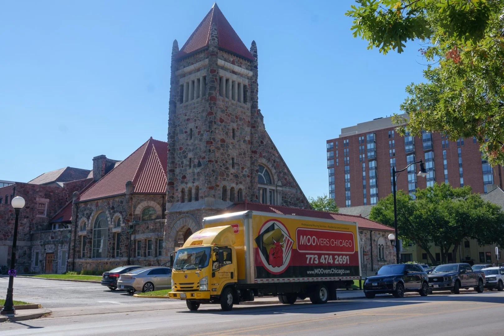 Moovers Chicago Truck in Oak Park Moovers Chicago truck in Oak Park, local and long distance moving services in Oak Park, IL.