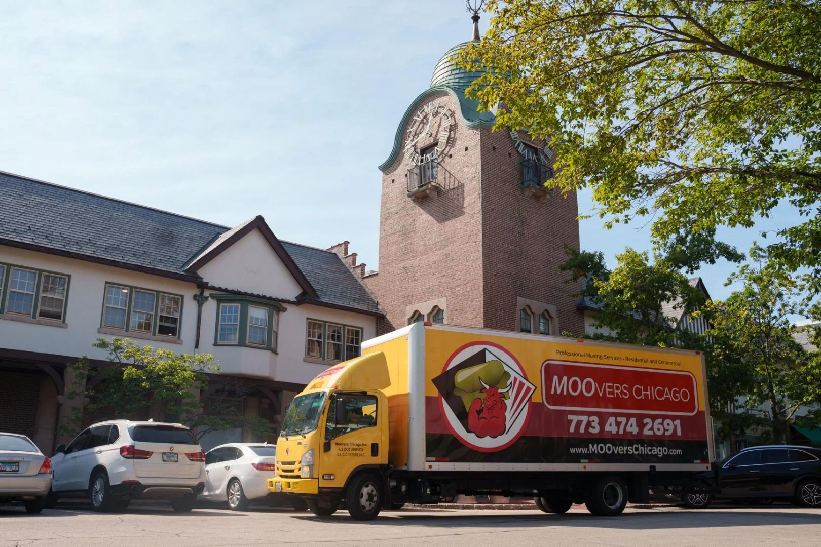 Moovers Chicago Truck at Historic Site Moovers Chicago truck parked in front of a historic building, offering local and long distance moving services Lake Forest, IL.