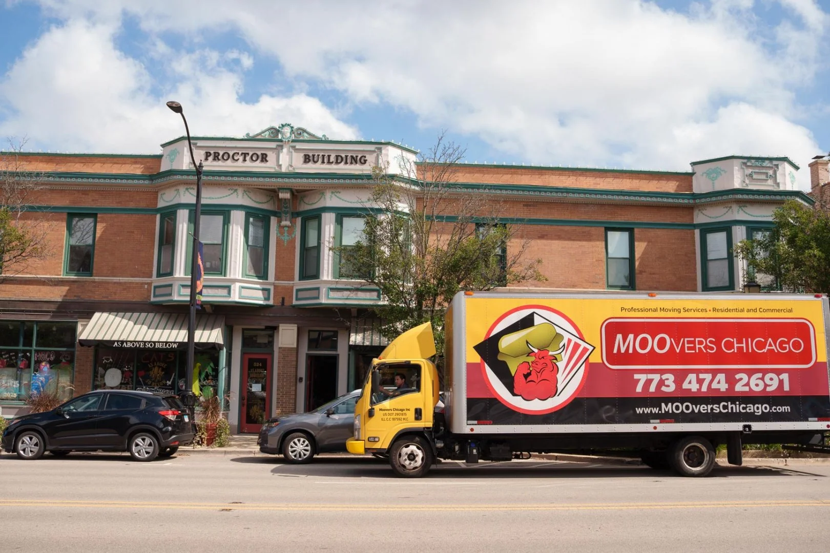 Moovers Chicago Truck at Proctor Building Moovers Chicago truck parked in front of Proctor Building, offering local and long distance moving services in Libertyville, IL.
