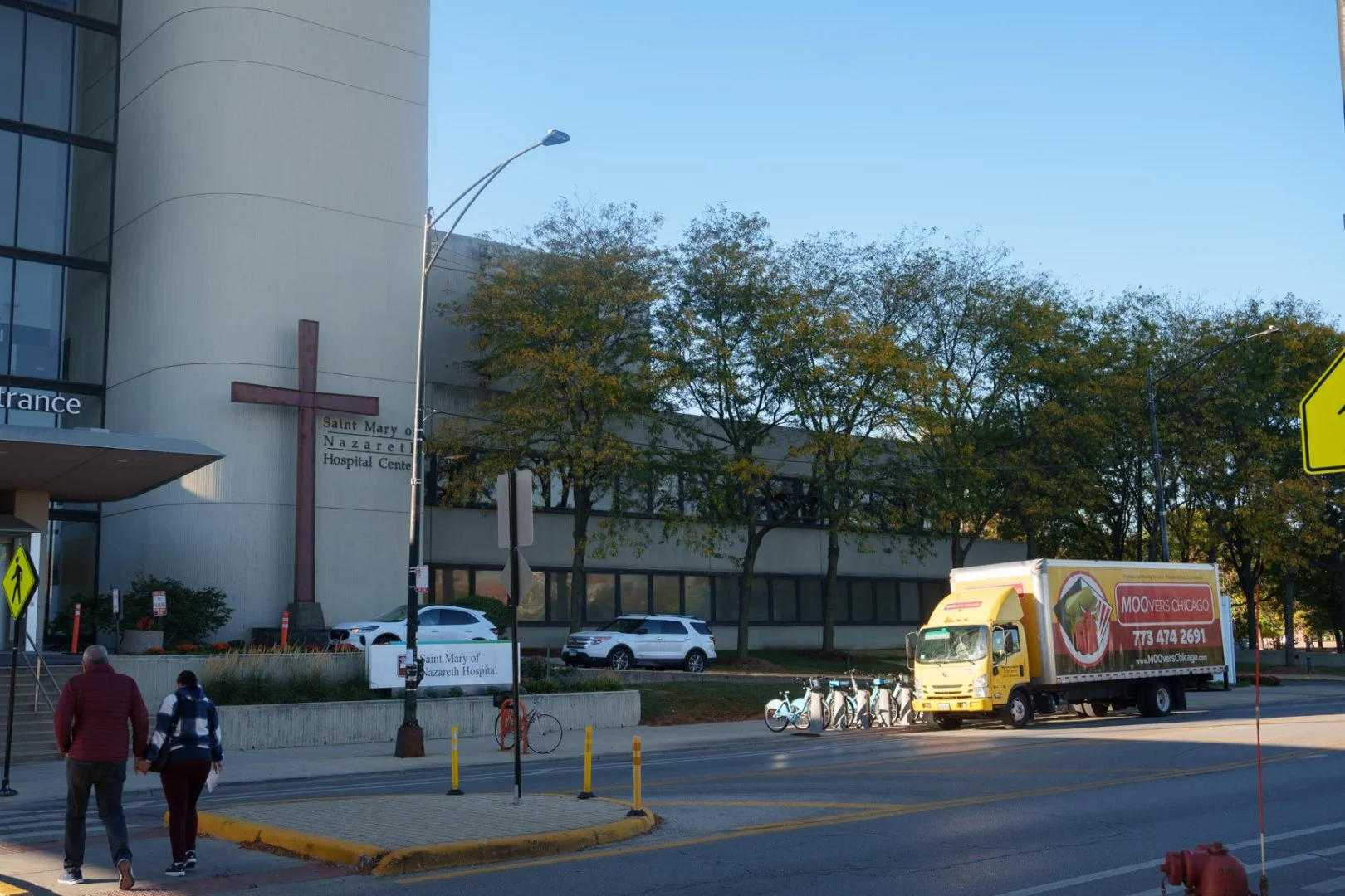 Moovers Chicago Truck Near Hospital Moovers Chicago truck parked near hospital, offering local and long distance moving services in Ukrainian Village, Chicago, IL.