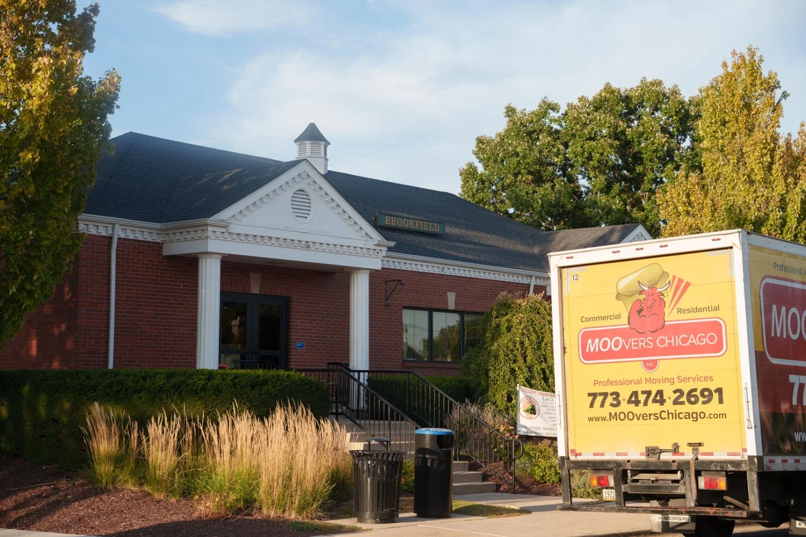 Moovers Chicago Truck Moovers Chicago truck parked outside a building, offering local and long distance moving services in Brookfield, IL.