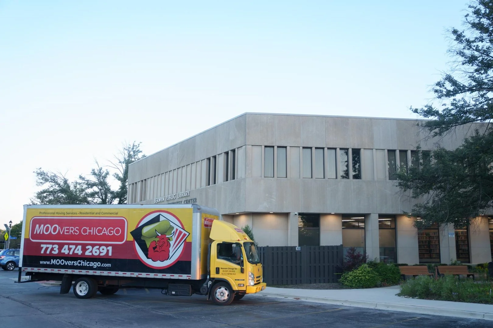 Moovers Chicago Truck Moovers Chicago truck parked outside a building, offering local and long-distance moving services in Berwyn, ILL.