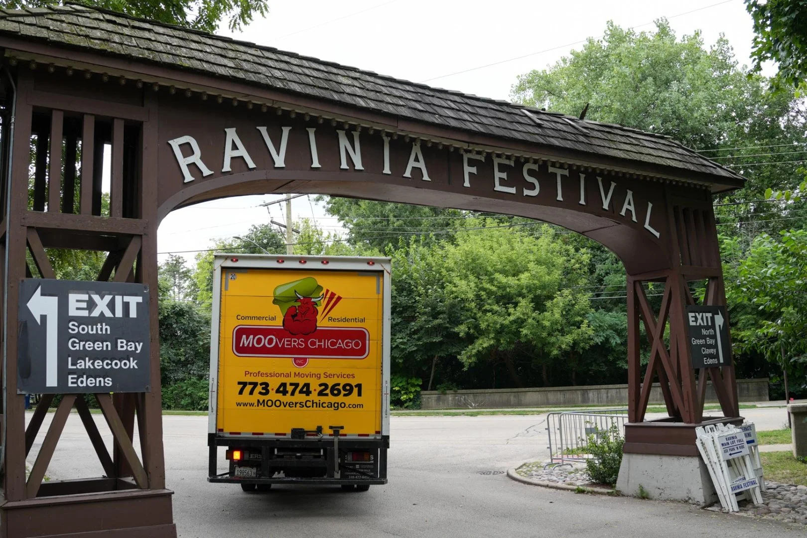 Moovers Chicago at Ravinia Festival Moovers Chicago truck at Ravinia Festival, local and long distance moving services in Highland Park, IL.