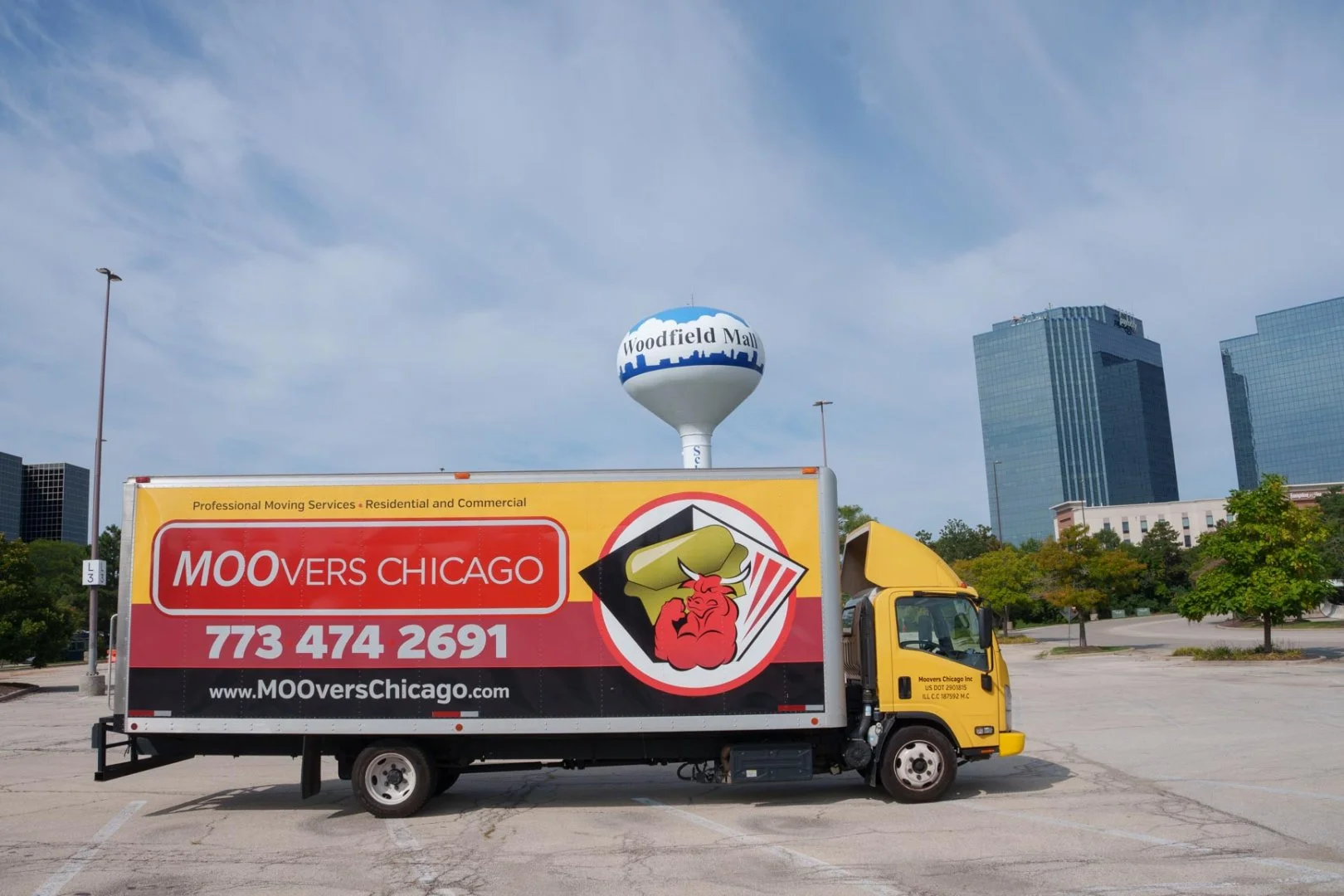 Moovers Chicago Truck in Schaumburg Moovers Chicago truck offering moving services in Schaumburg.