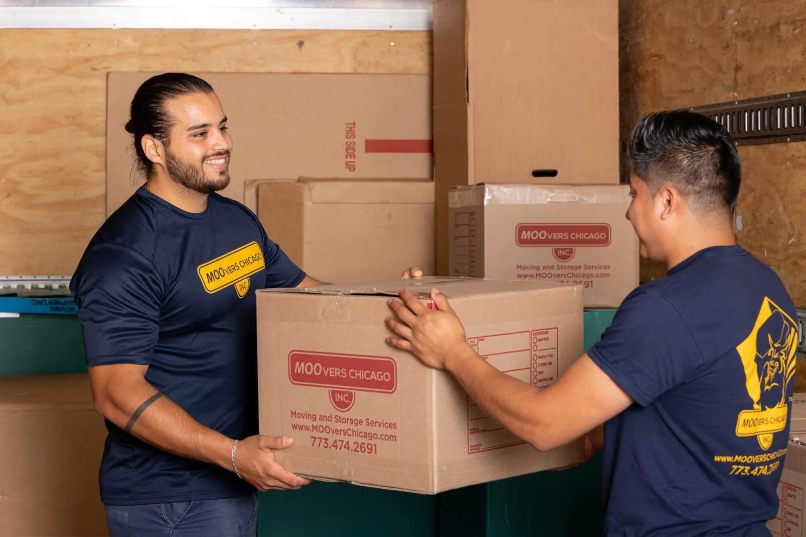 Moovers Chicago team handling moving boxes, local and long distance moving services.