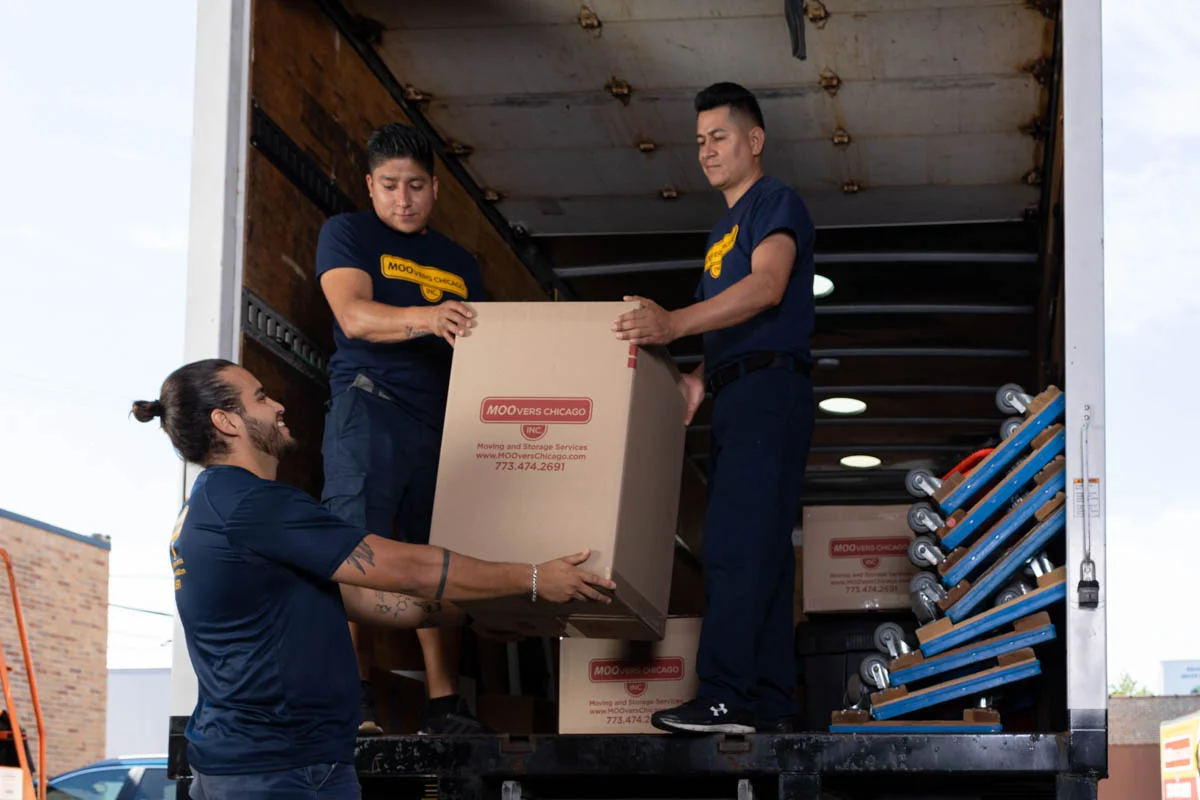 Moovers Chicago – Professional Moving Services Movers from Moovers Chicago loading a truck with boxes.