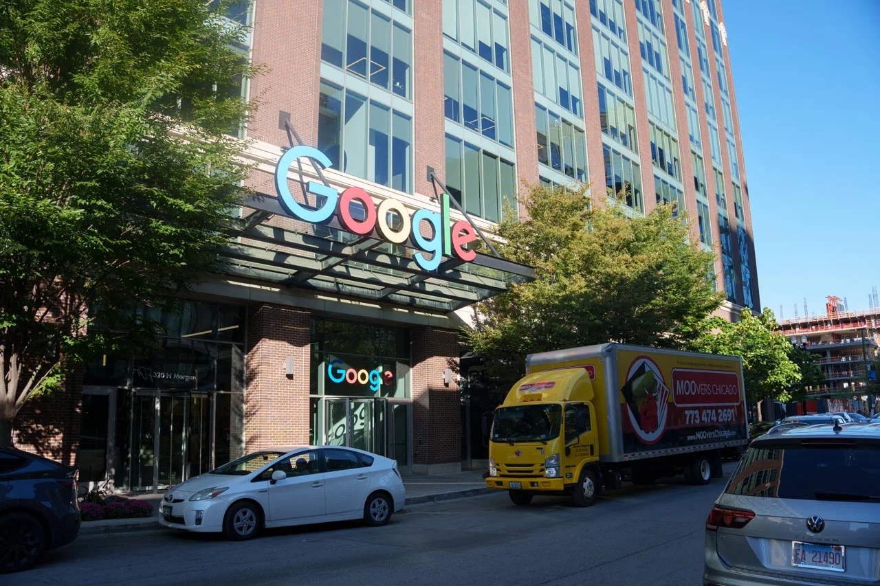 Moovers Chicago truck parked in front of a building, local and long distance moving services.