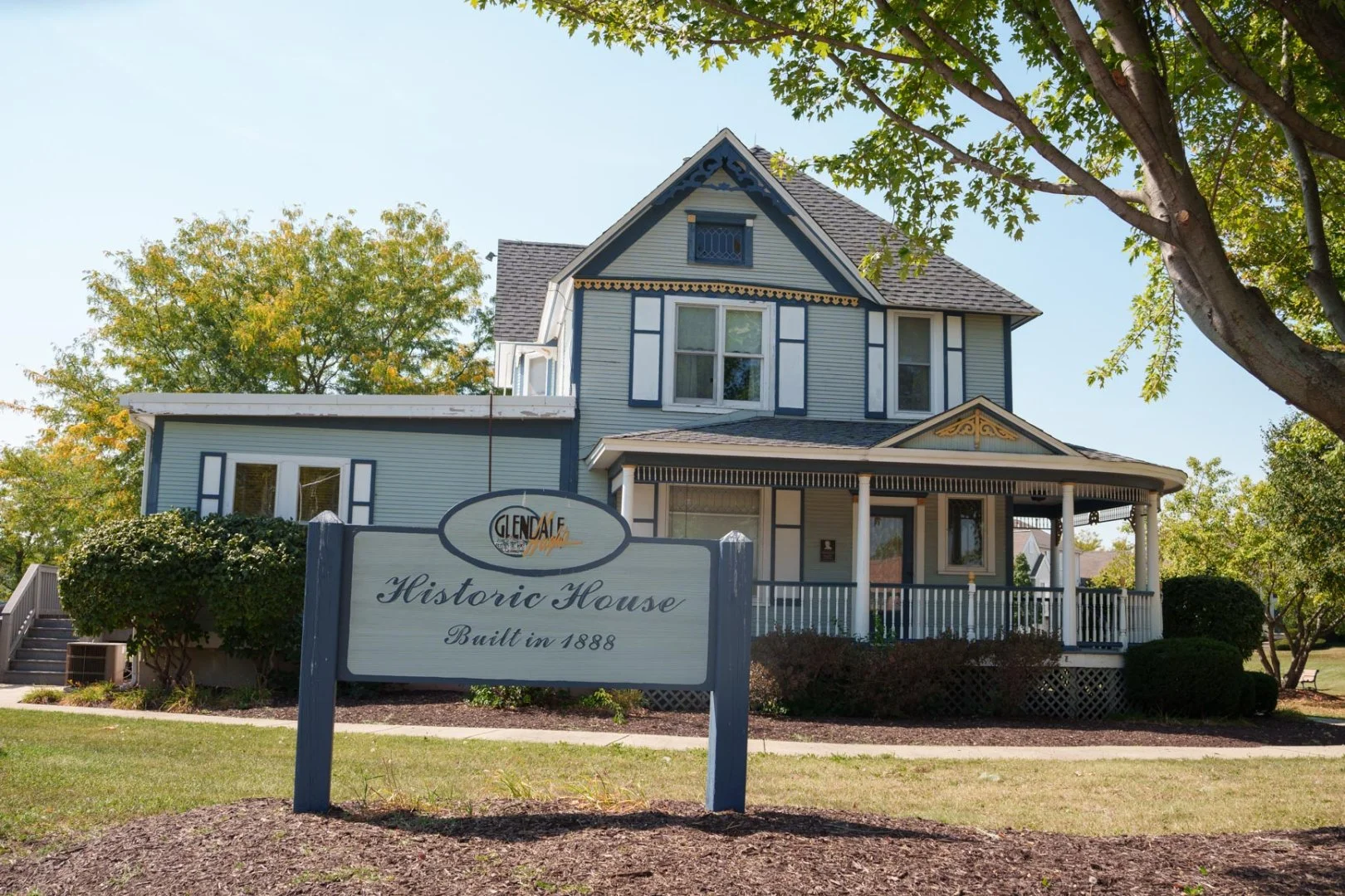 Historic house in Glendale Heights, IL ideal for local moving services.