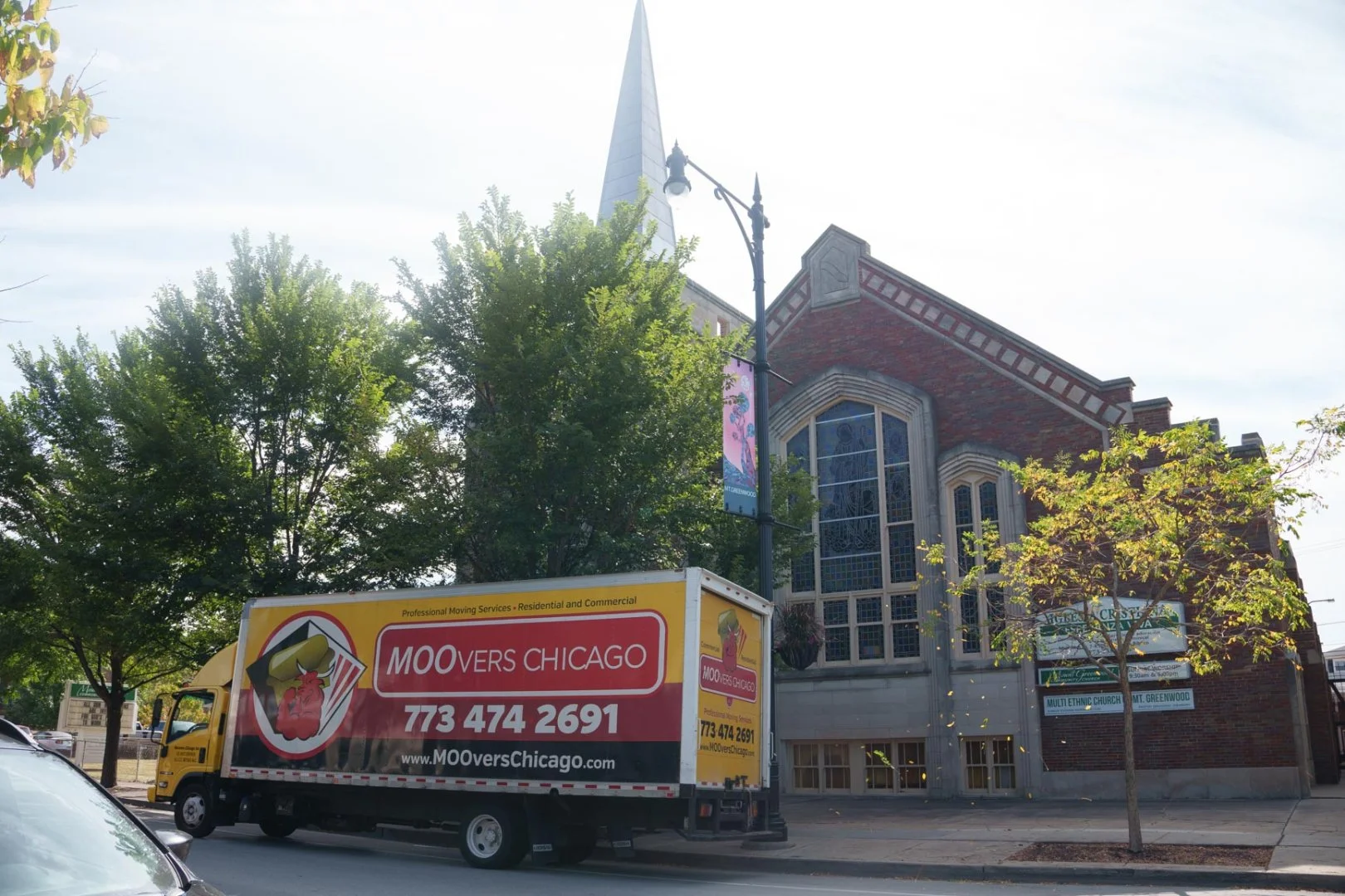 Moovers Chicago moving truck serving Mount Greenwood, IL.