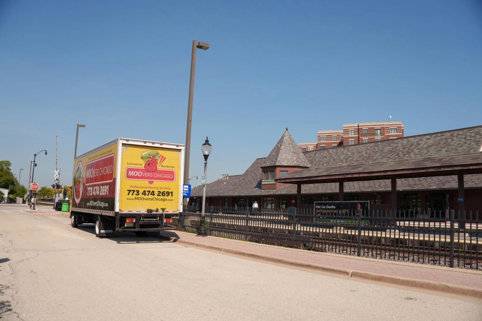 Moovers Chicago truck parked in Arlington Heights, local and long distance moving services.