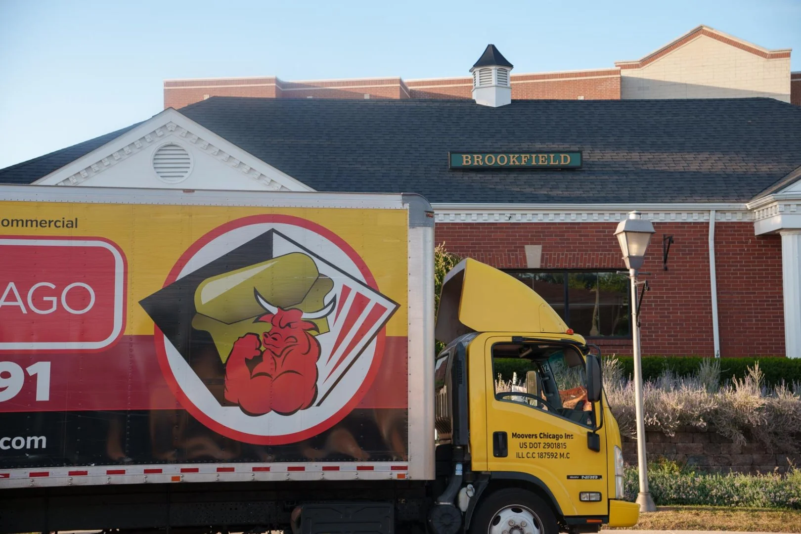 Moovers Chicago truck in Brookfield, IL, local moving company.