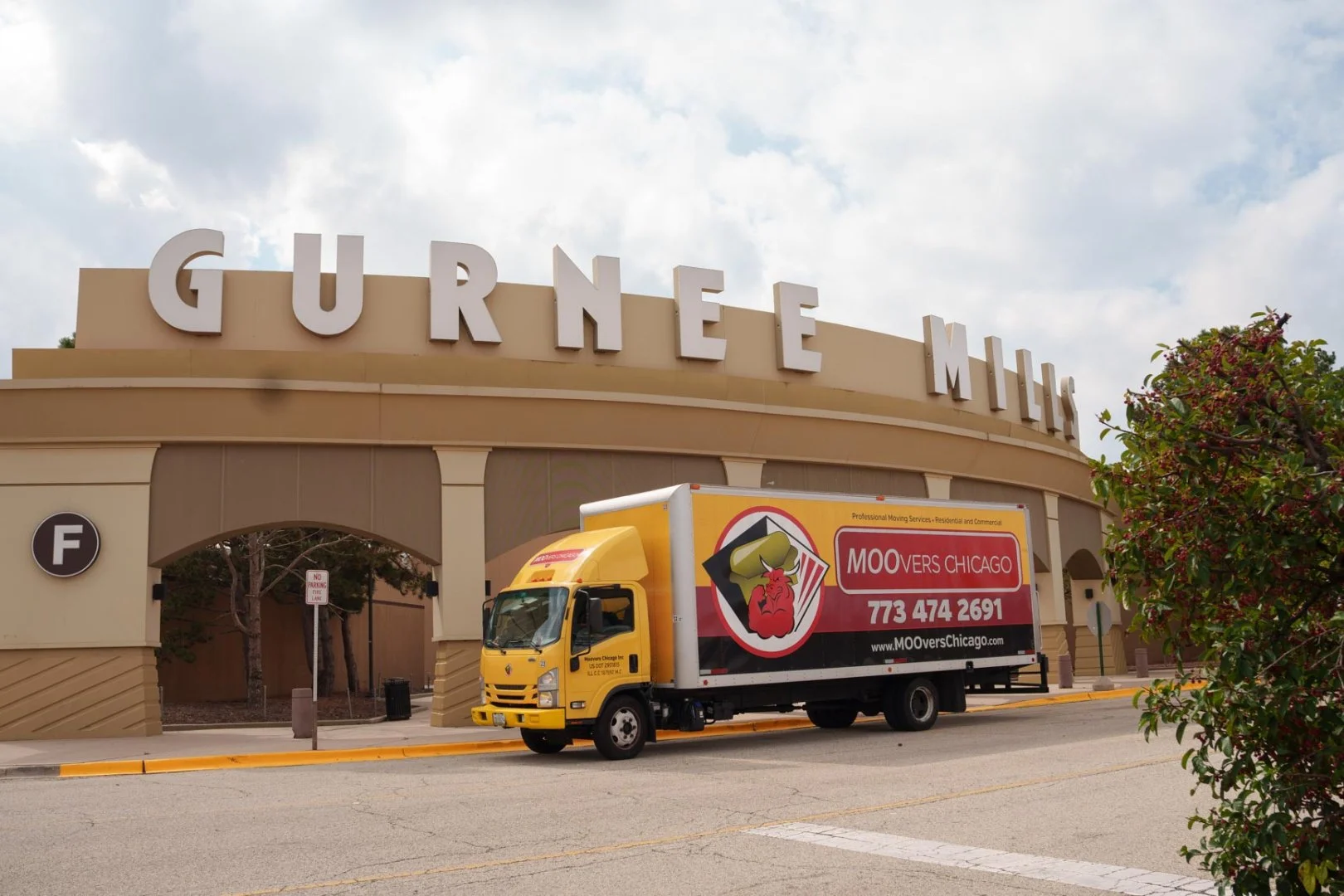 Moovers Chicago truck at Gurnee Mills, local moving services.