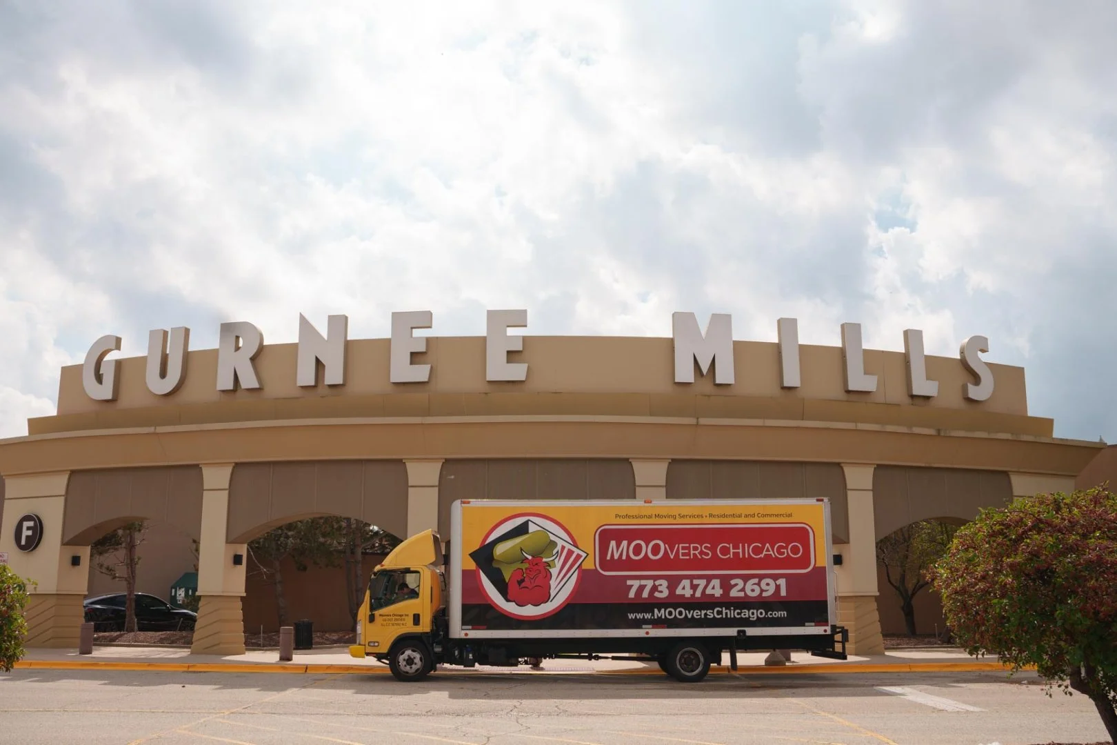 Moovers Chicago truck parked at Gurnee Mills, professional moving services.