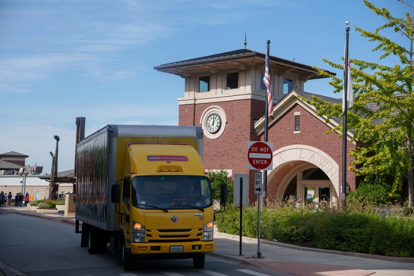 Moovers Chicago truck in Oak Lawn, local and long distance moving services.
