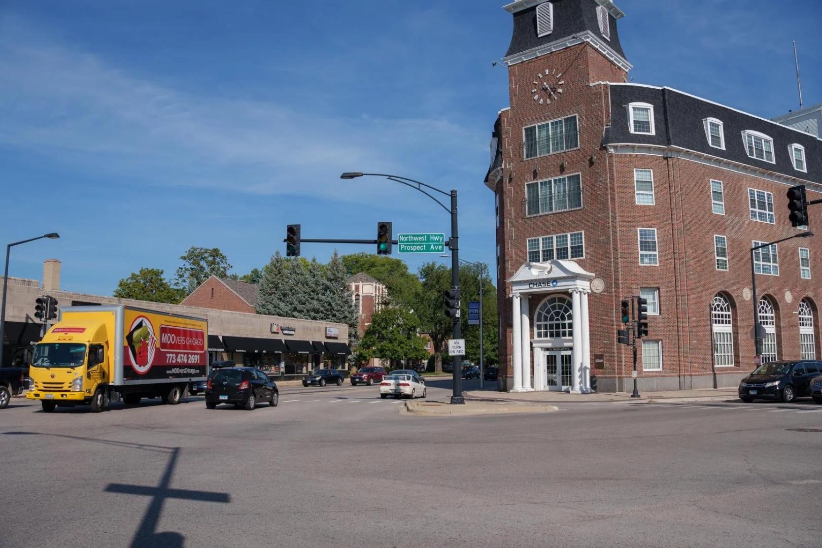 Moovers Chicago truck in Park Ridge, local and long distance moving services.