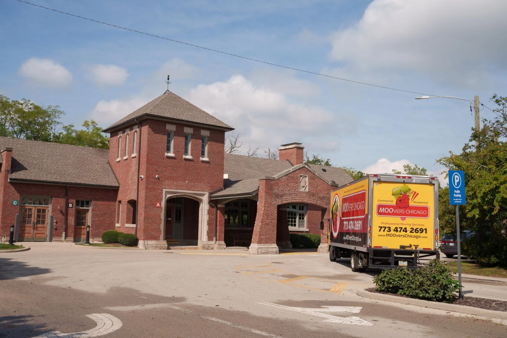 Moovers Chicago truck parked in front of a brick building, local and long distance moving services  in Lake Buff, IL..
