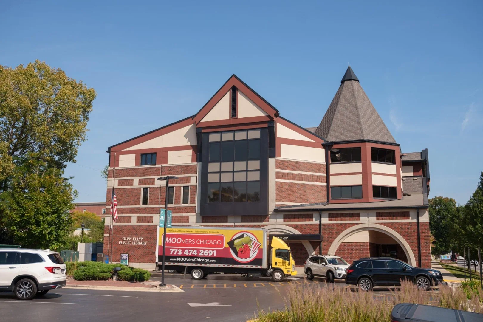 Moovers Chicago truck parked in front of a building, offering local and long distance moving services in Glen Ellyn, Illinois.