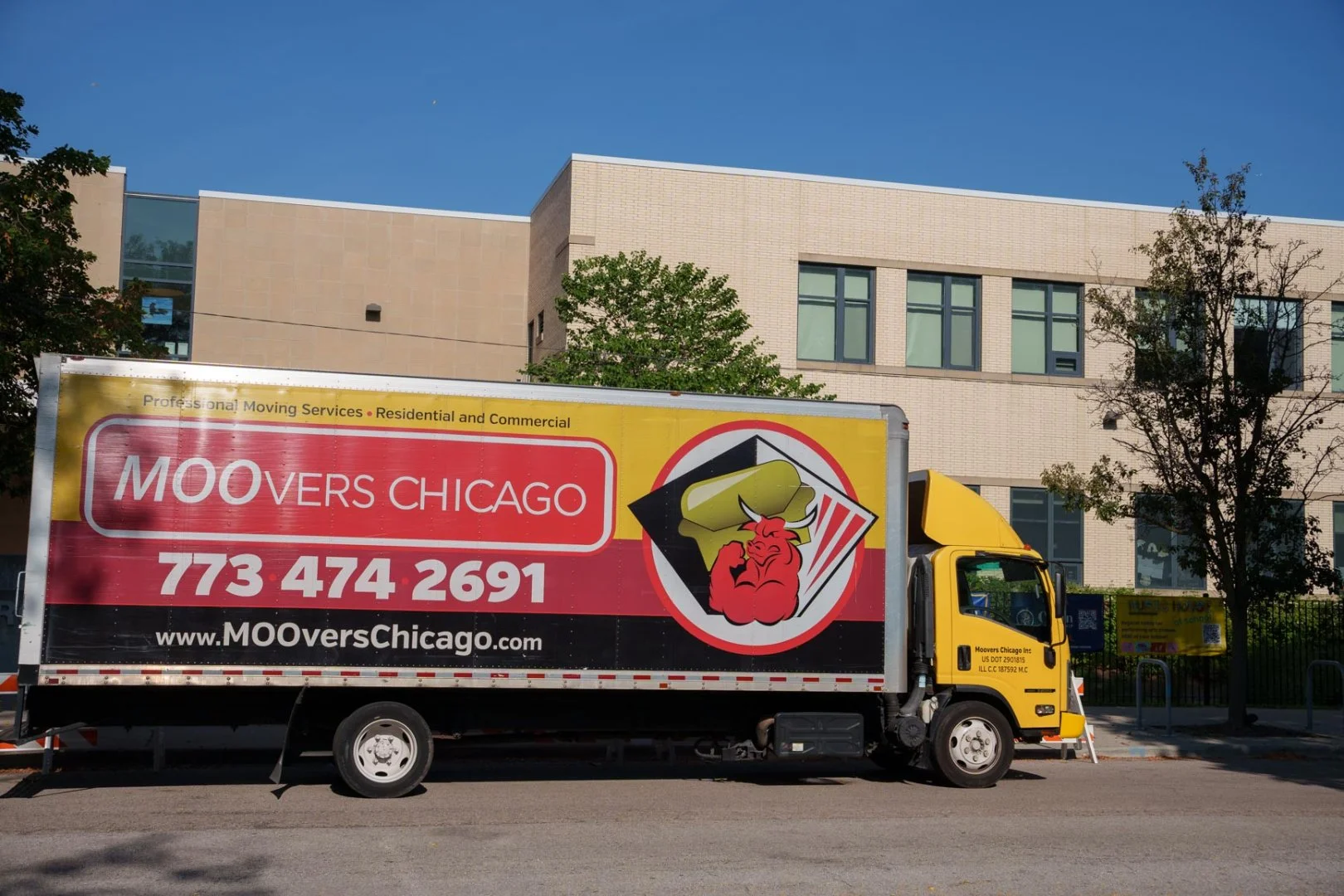 Moovers Chicago truck parked, offering moving services in Edgebrook, Chicago, IL.