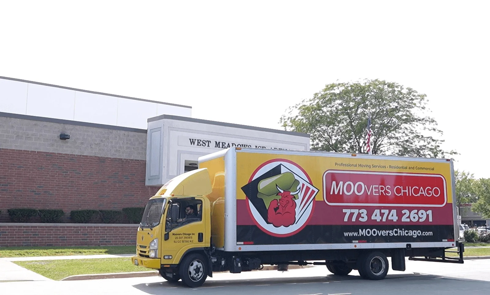 Moovers Chicago truck parked outside a building, offering moving services in ROLLING MEADOWS, IL.